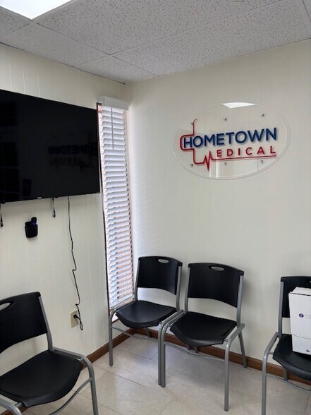 More Photos Of 707-709 N Palestine St, Athens Medical For Lease