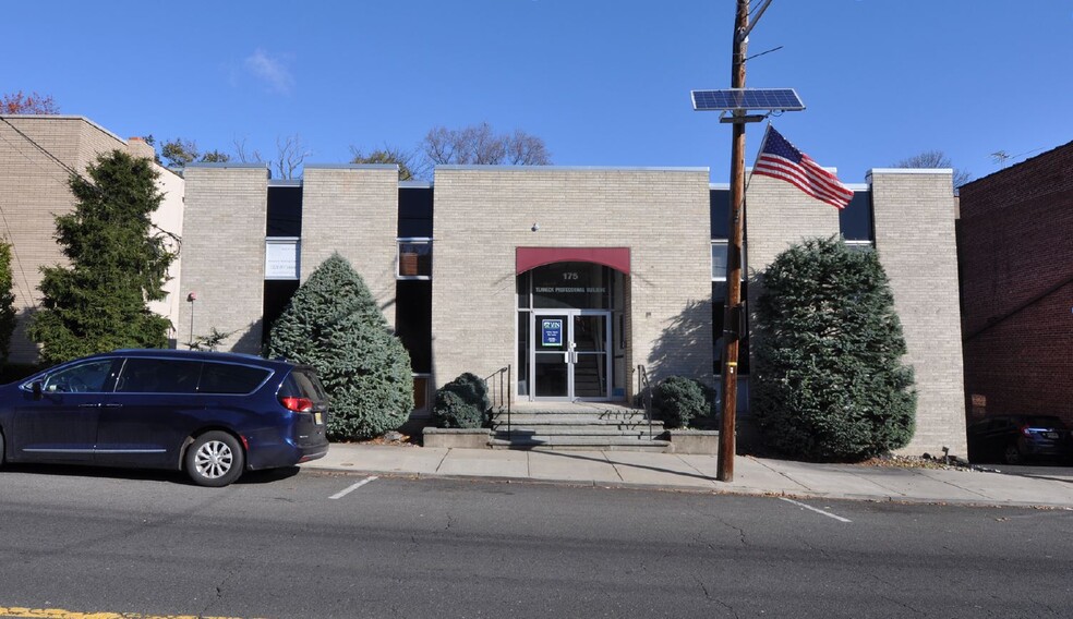 Primary Photo Of 175 Cedar Ln, Teaneck Medical For Sale