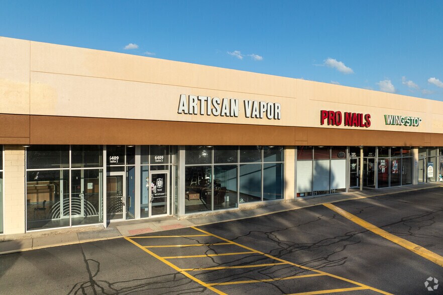 More Photos Of 6409 Grand Ave, Gurnee Storefront Retail Office For Lease