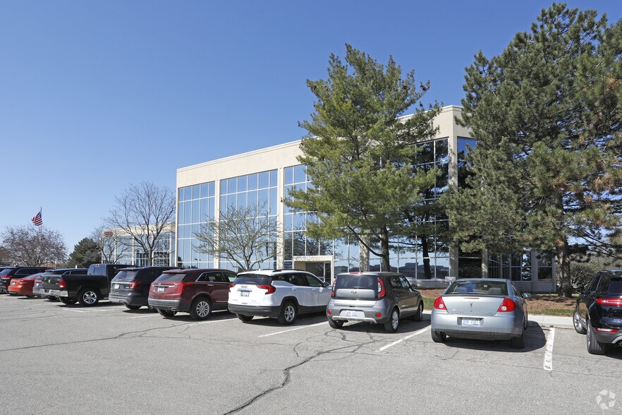 More Photos Of 1050 Wilshire Dr, Troy Office For Lease