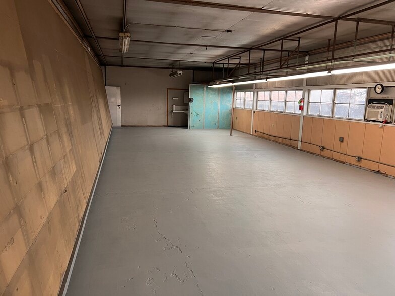 More Photos Of 636 Third Ave, Dallas Warehouse For Sale