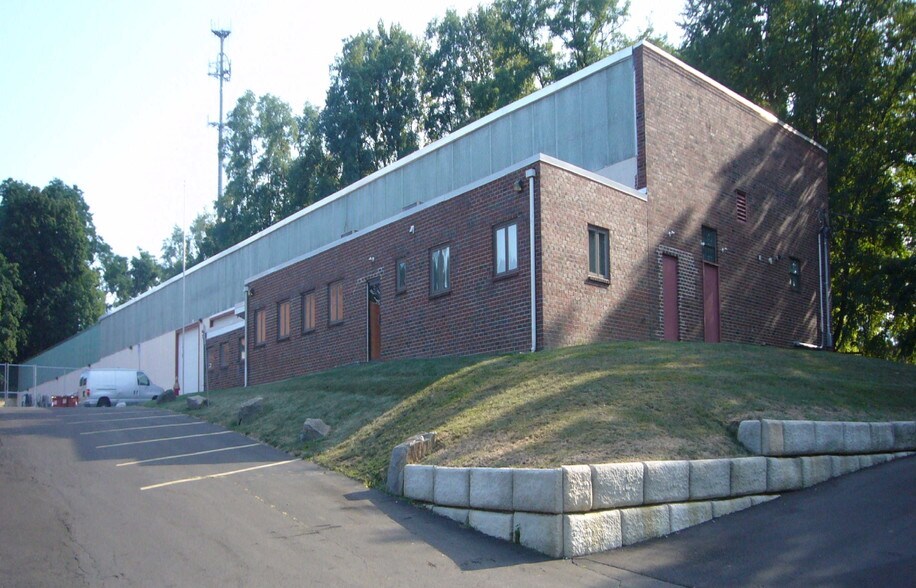 More Photos Of 2997 Franks Rd, Huntingdon Valley Warehouse For Lease