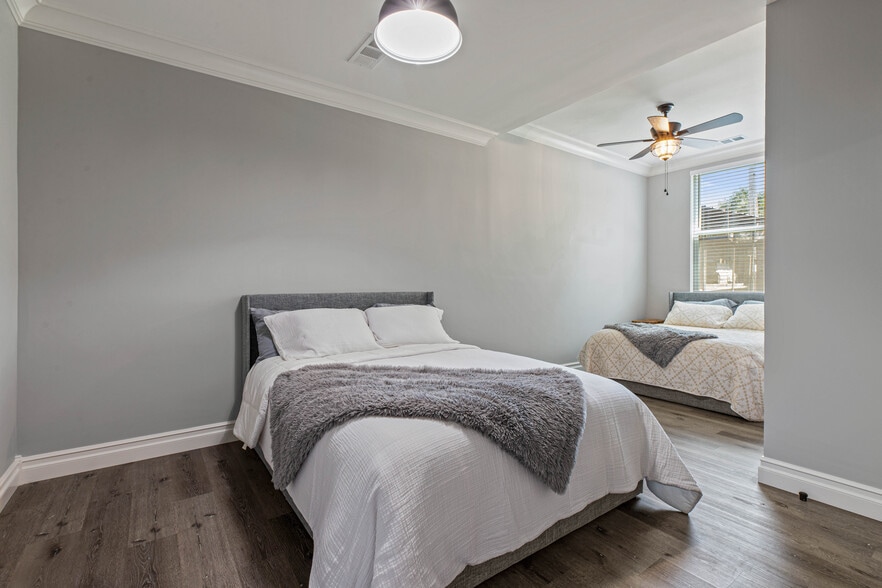 More Photos Of 30048 Yosemite Blvd, La Grange Bar For Sale