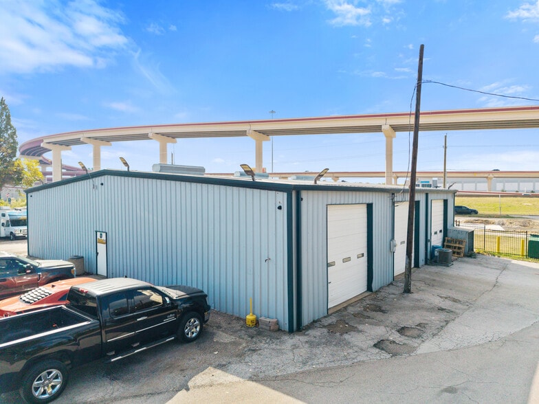 More Photos Of 2630 N Interstate 35E, Carrollton Service For Sale