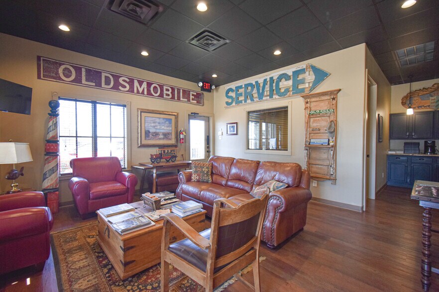 More Photos Of 7906 S Broadway Ave, Tyler Office Residential For Sale