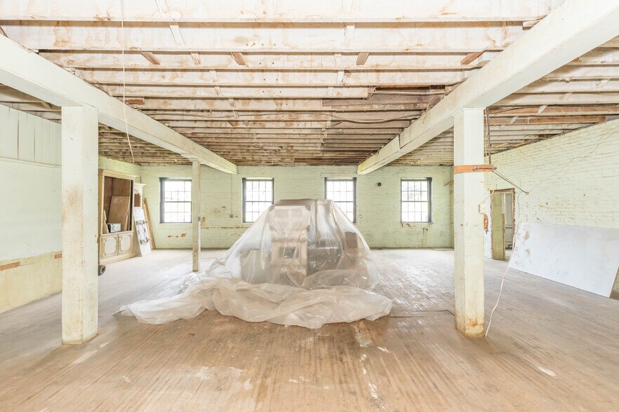 More Photos Of 1340 W Main St, Wytheville Loft Creative Space For Sale