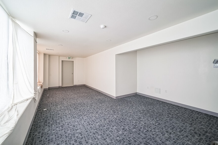 More Photos Of 2330 E Kaviland Ave, Fresno Light Manufacturing For Sale