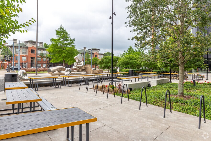 More Photos Of 2550 Pacific Ave, Dallas Coworking Space