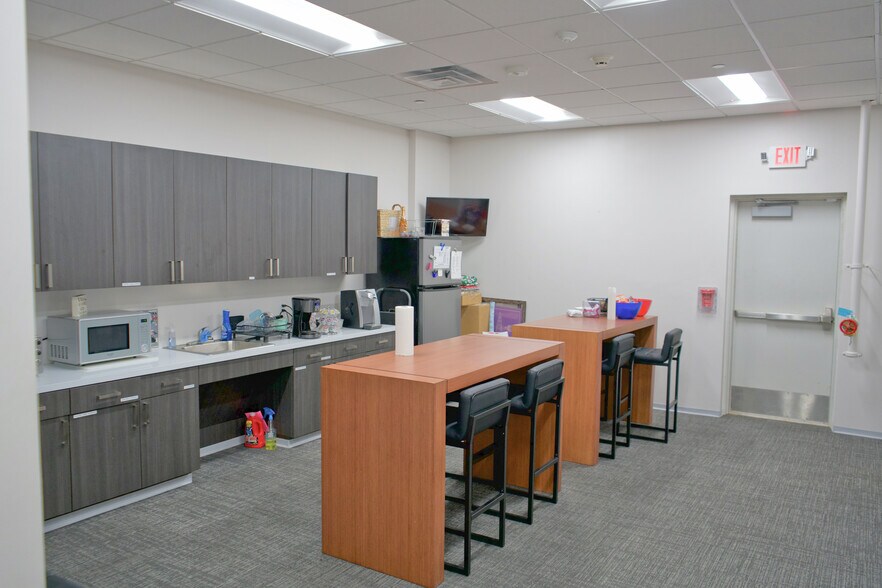 More Photos Of 4020 Flowserve Way, Pasadena Warehouse For Sale