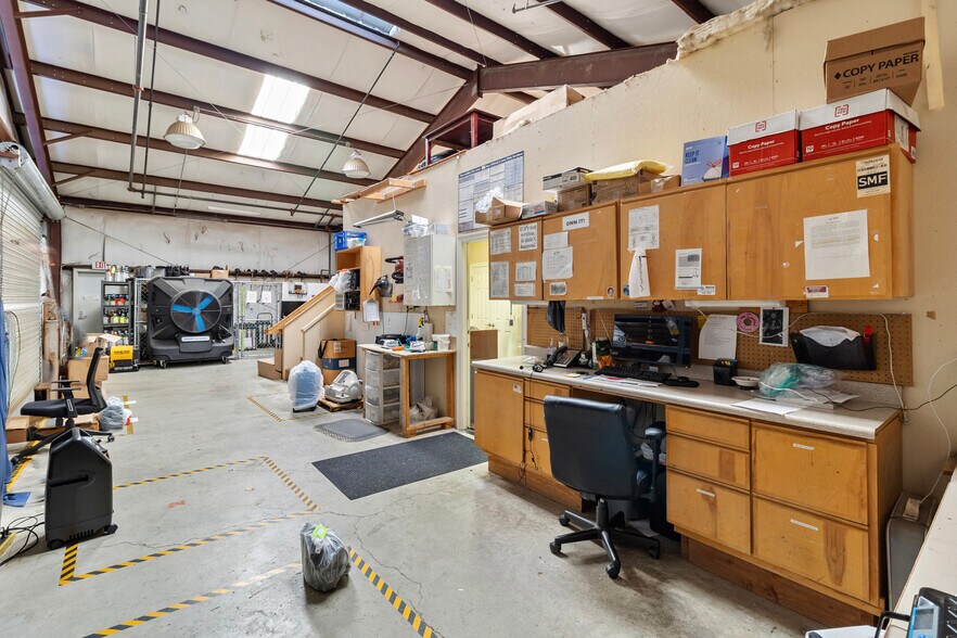 More Photos Of 3075 Crossroads Dr, Redding Light Distribution For Sale