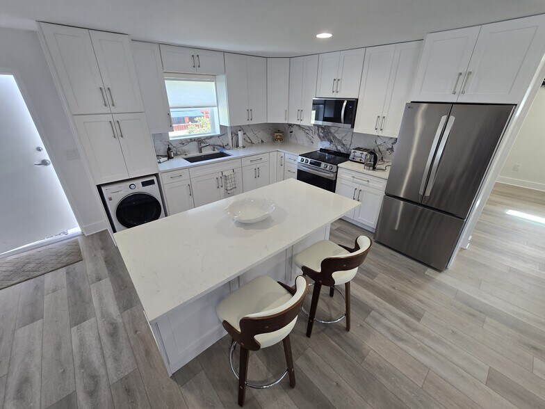 More Photos Of 1583 E Oakland Park Blvd, Oakland Park Freestanding For Sale