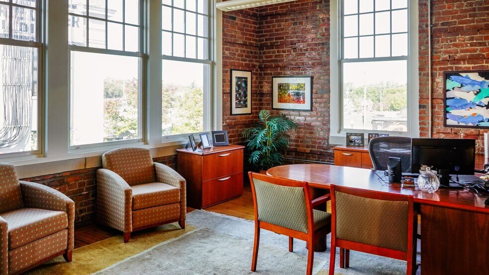 More Photos Of 130 E Nine Mile Rd, Ferndale Office For Sale