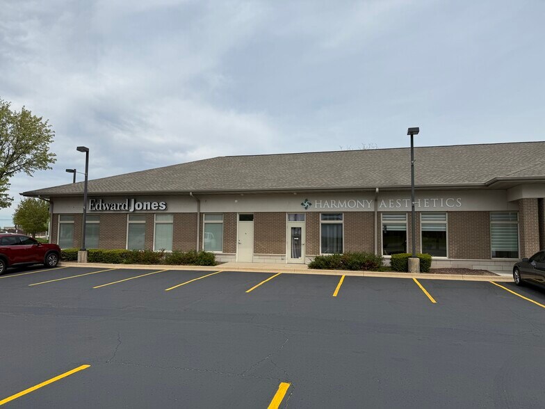 More Photos Of 608 E Veterans Pky, Yorkville Medical For Lease