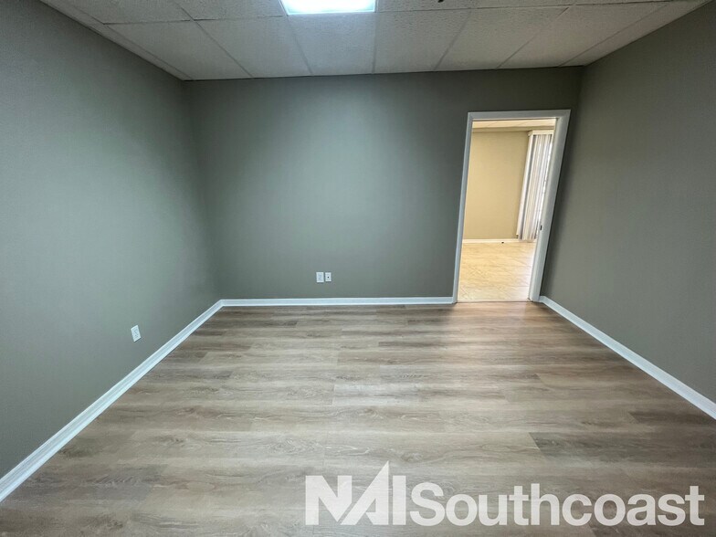 More Photos Of 7000 SE Federal Hwy, Stuart Office For Lease