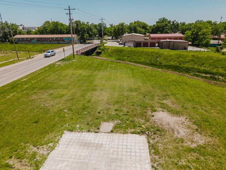 More Photos Of 2555 N Market St, Wichita Auto Repair For Sale