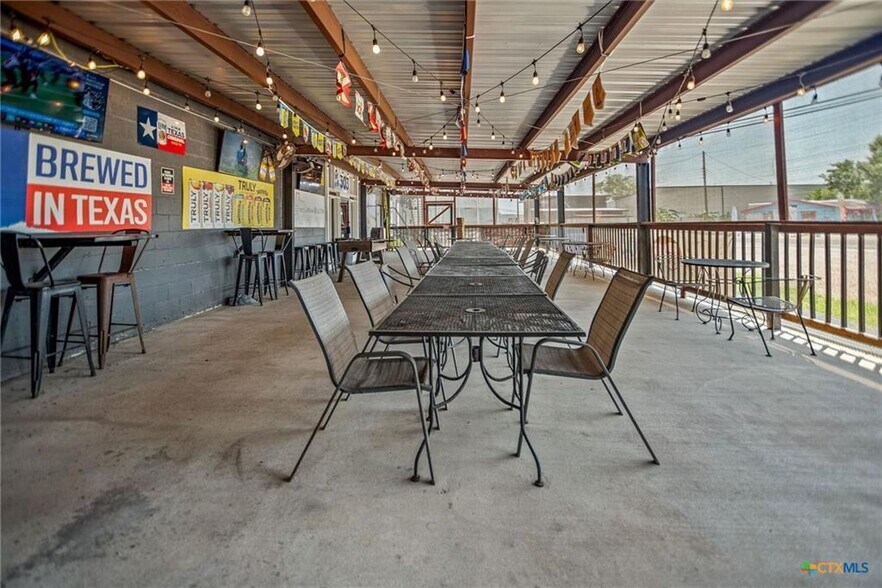 More Photos Of 619 Broadway St, Port Lavaca Restaurant For Sale