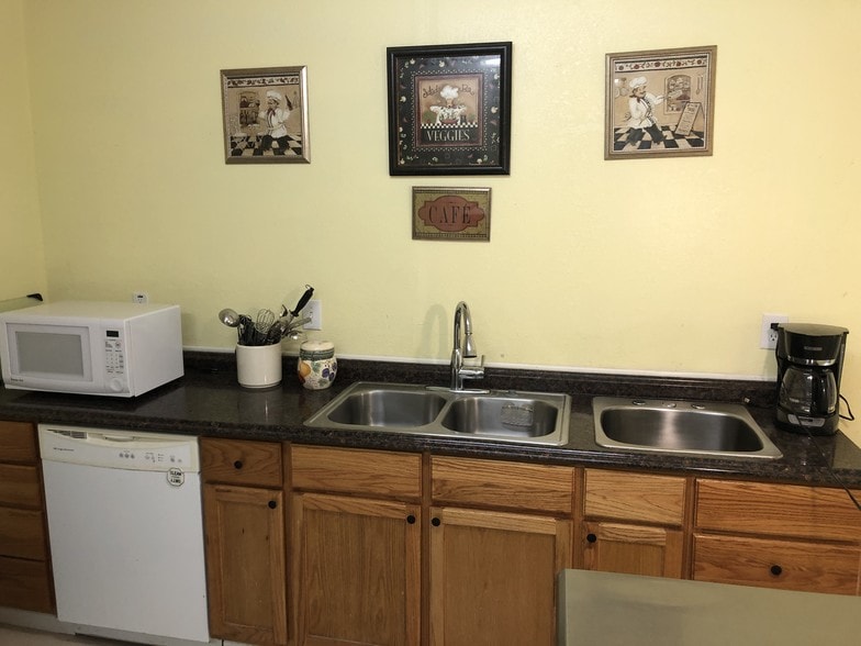 More Photos Of 2522 Holly Hill Dr, San Antonio Medical For Lease