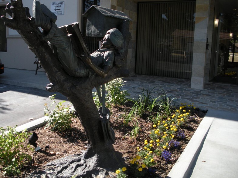 More Photos Of 2045 Royal Ave, Simi Valley Medical For Lease