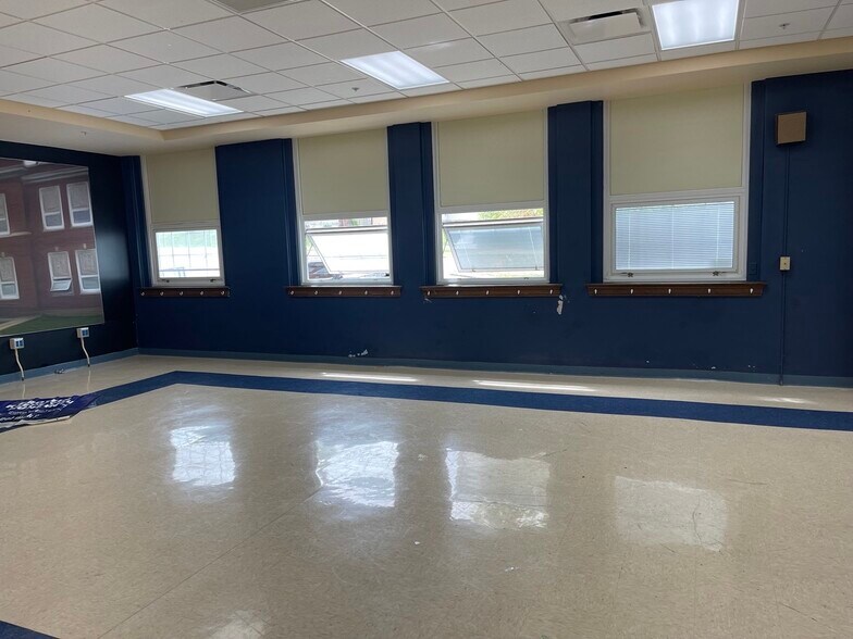 More Photos Of 76 W Athens Rd, Roseville Schools For Lease