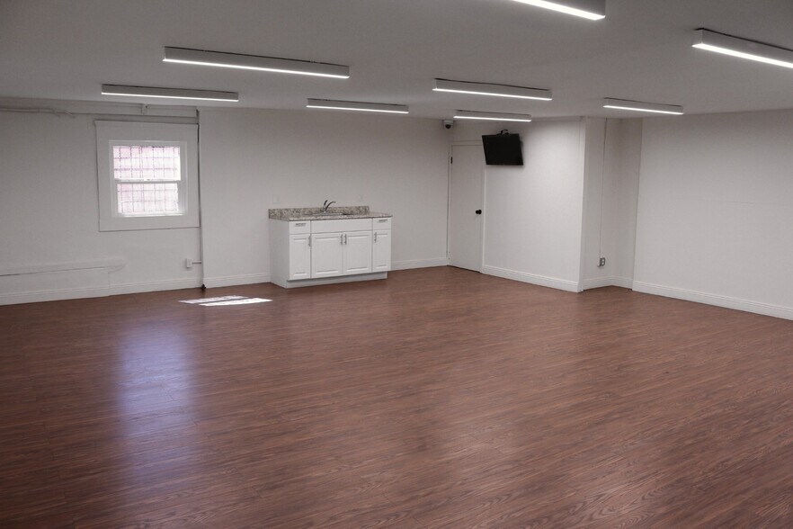 More Photos Of 2710 S San Pedro, Los Angeles Warehouse For Lease