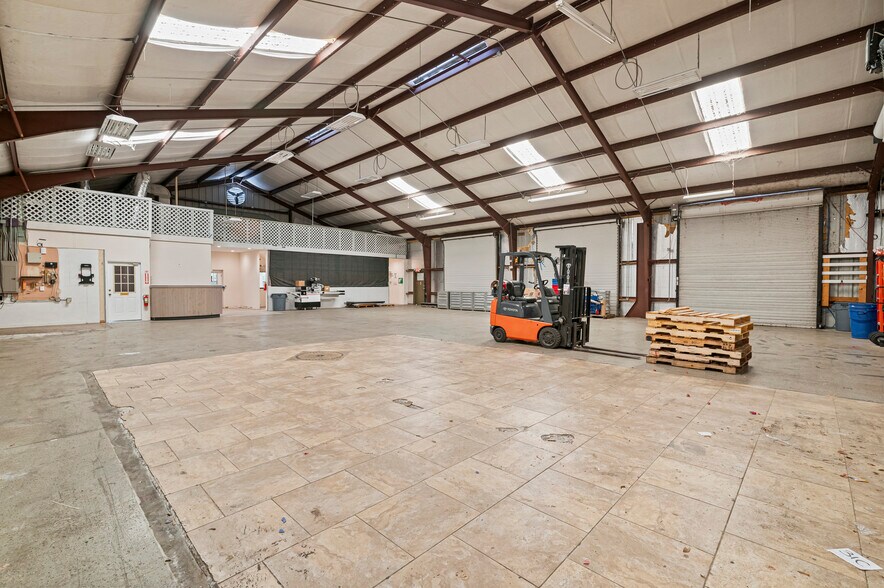 More Photos Of 8270 Pascal Dr, Punta Gorda Service For Sale