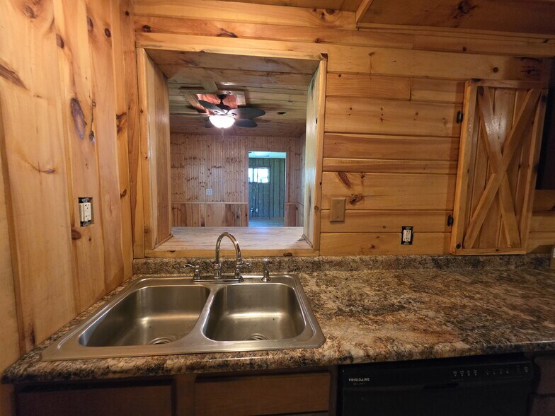 More Photos Of N12757 Rindahl Valley Rd, Osseo Warehouse For Lease