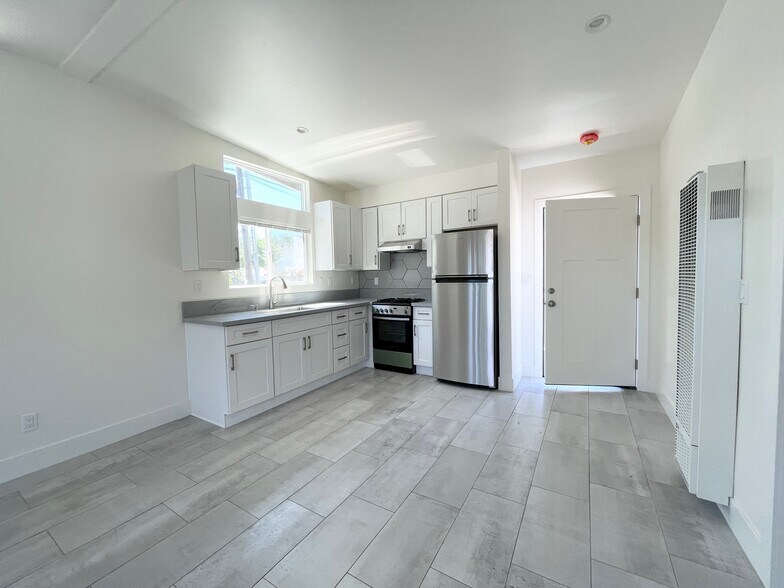 More Photos Of 921-937 Regal Rd, Encinitas Apartments For Sale