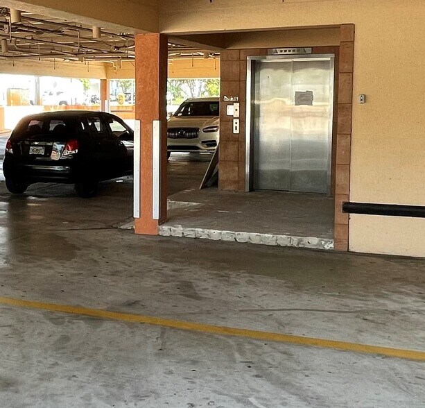 More Photos Of 500 SE Osceola St, Stuart Medical For Sale