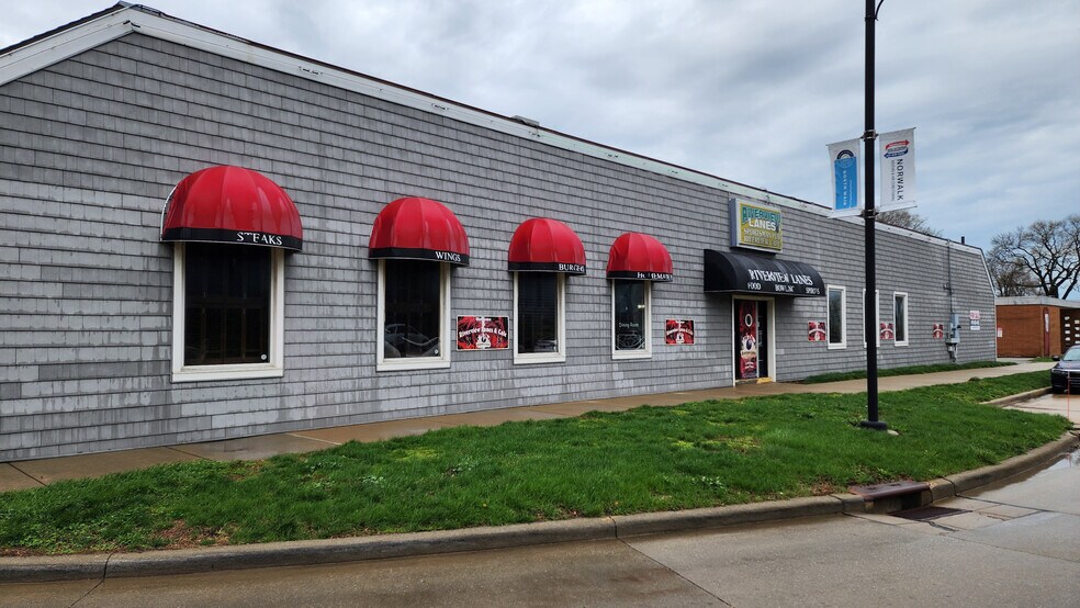 More Photos Of 125 Main St, Huron Bowling Alley For Sale