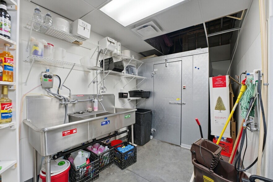 More Photos Of 1215 Aaron Dr, Richland General Retail For Lease