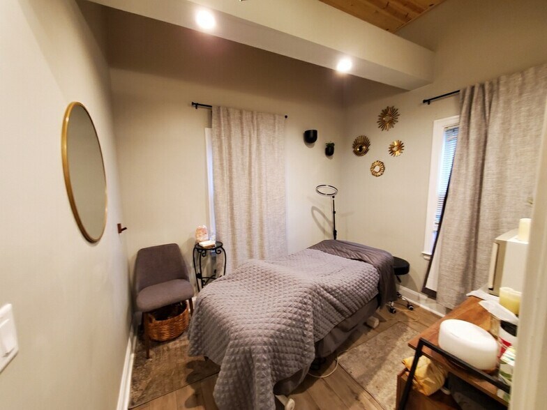 More Photos Of 5684 Main St, Williamsville Loft Creative Space For Sale