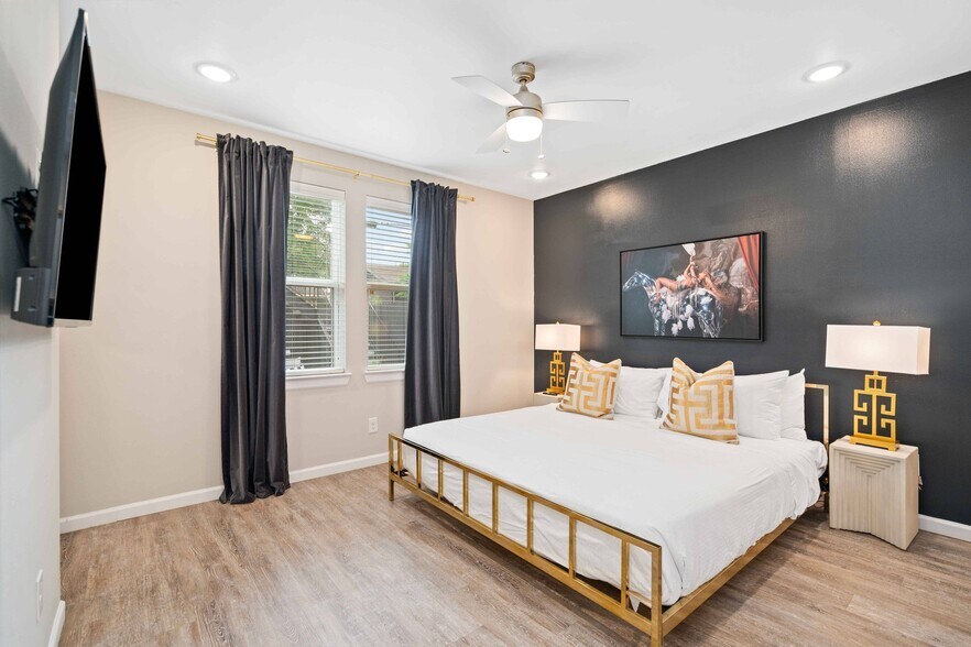 More Photos Of 2806 Rosewood St, Houston Multifamily For Sale