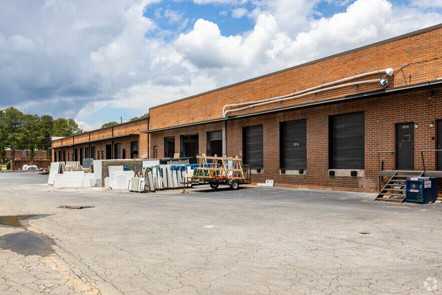 More Photos Of 3902-3916 Shirley Dr SW, Atlanta Unknown For Lease