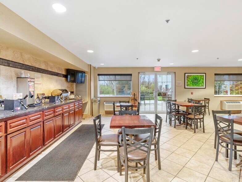 More Photos Of 1001 W College, Oak Creek Hotel For Sale