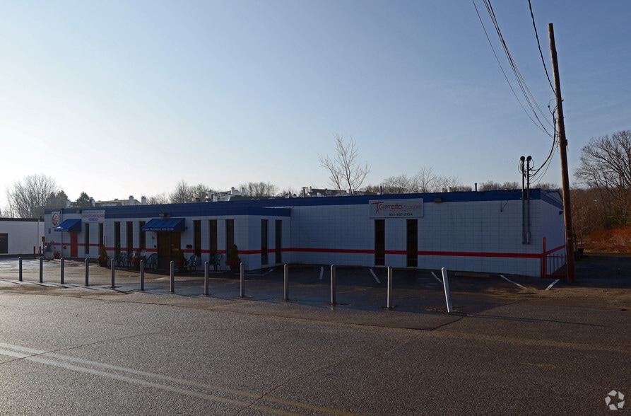 More Photos Of 60 Walnut Grove Ave, Cranston Showroom For Lease