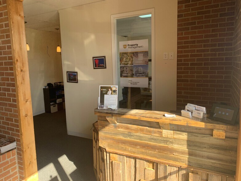 More Photos Of 3100-3102 S 24th St, Kansas City Storefront Retail Office For Lease