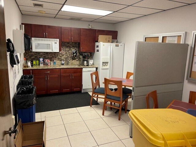 More Photos Of 7725 N Orange Blossom Trl, Orlando Warehouse For Lease