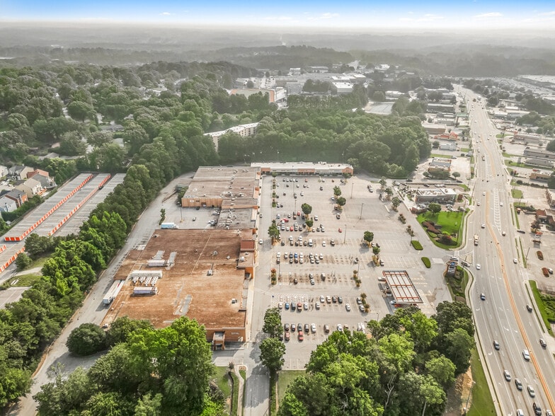 More Photos Of 4155 Lawrenceville Hwy, Lilburn Unknown For Lease