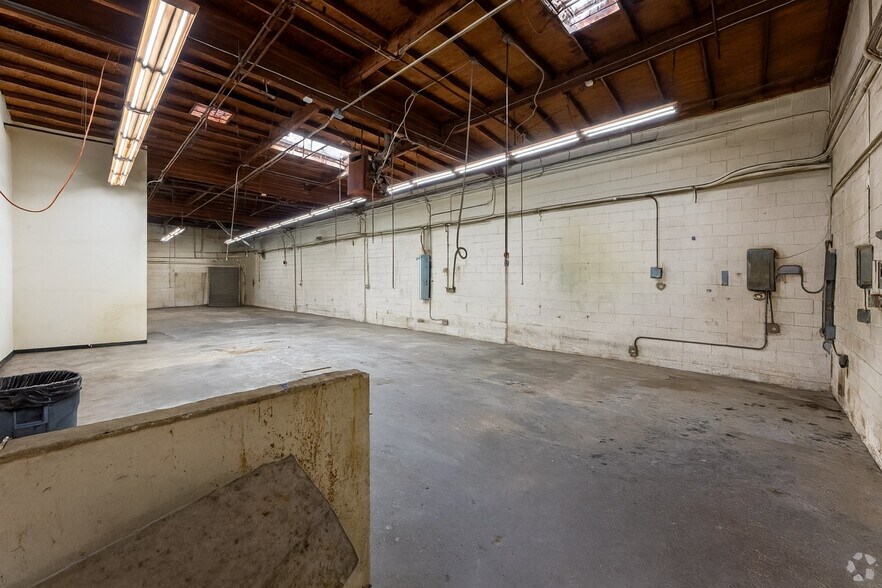 More Photos Of 3014 N Coolidge Ave, Los Angeles Warehouse For Lease