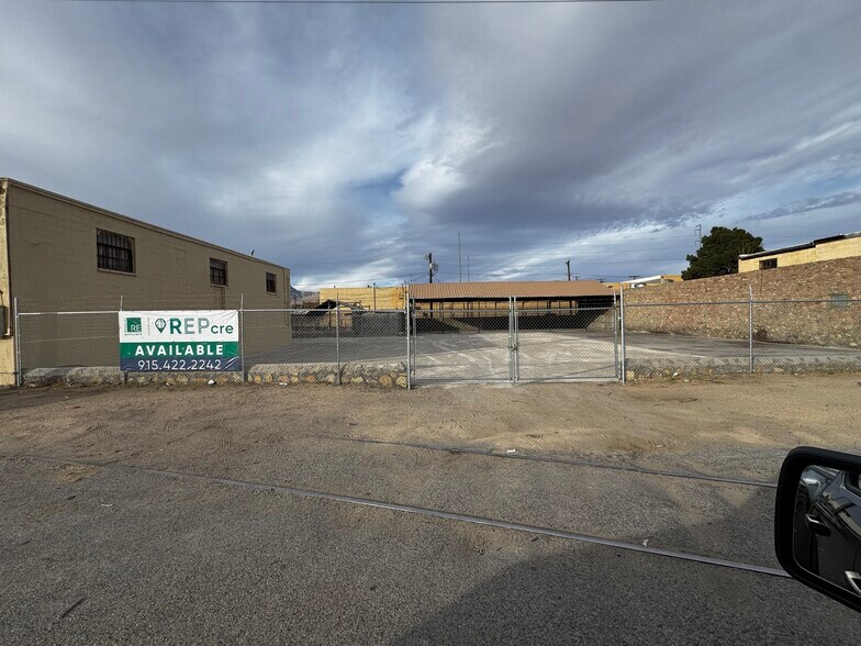 More Photos Of 200 Copia St, El Paso Warehouse For Sale