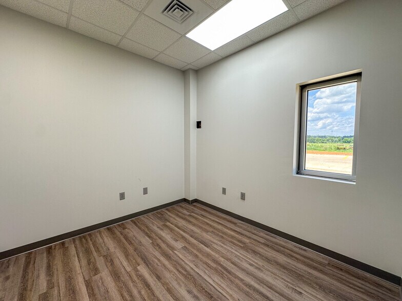 More Photos Of 2000 Bob Wade NW ln, Huntsville Industrial For Lease