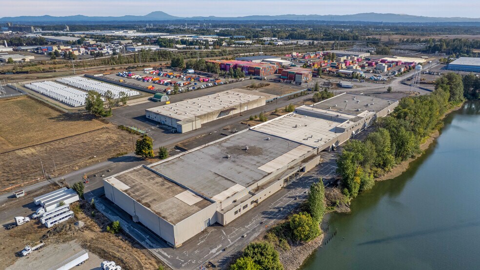 More Photos Of 9930 N Burgard Way, Portland Warehouse For Sale