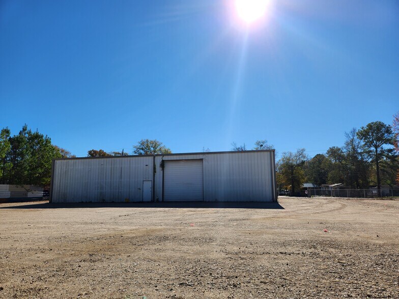 More Photos Of 22295 E Martin Dr, Porter Warehouse For Lease