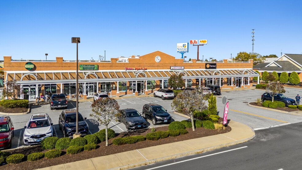 More Photos Of 670-720 Centre of New England Blvd, Coventry Freestanding For Sale