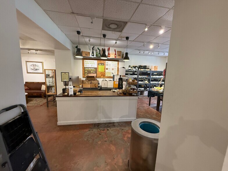 More Photos Of 1221 N Orange Ave, Orlando Storefront Retail Office For Lease