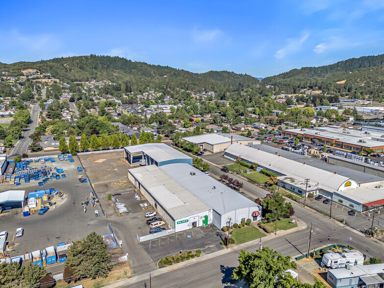 More Photos Of 1990 NW Washington Blvd, Grants Pass Warehouse For Sale