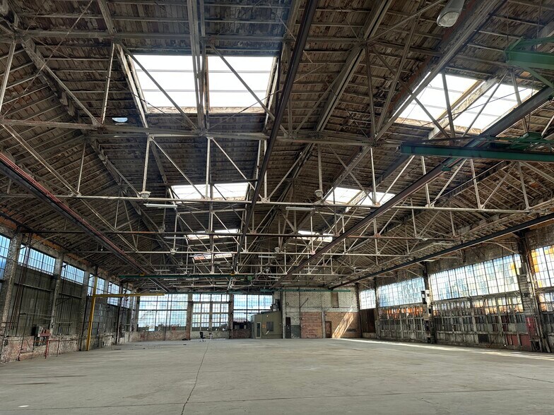 More Photos Of 2635-2717 Peralta St, Oakland Warehouse For Lease