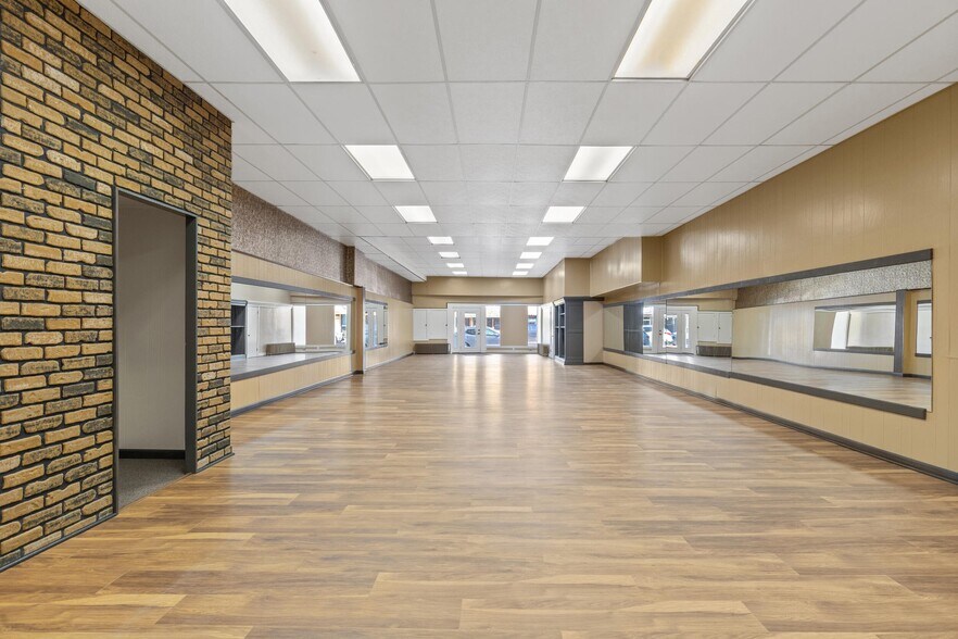 More Photos Of 315 E Main St, Waupun General Retail For Sale