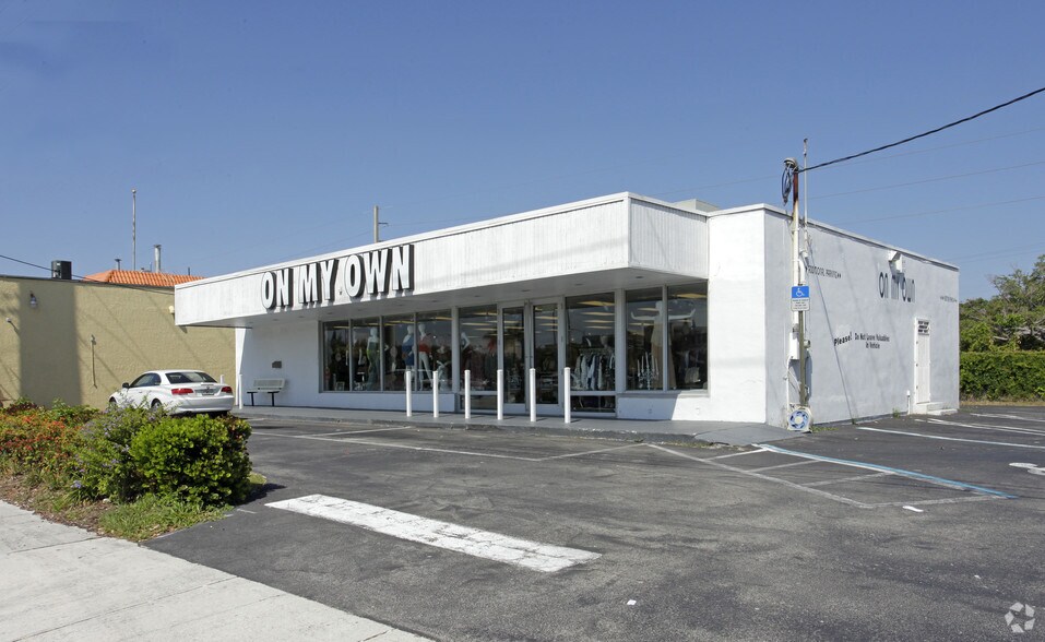 Primary Photo Of 18060 Biscayne Blvd, Aventura Freestanding For Lease