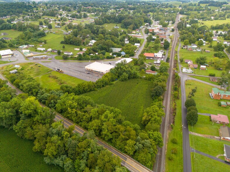 More Photos Of 510 Glade st, Glade Spring Supermarket For Sale